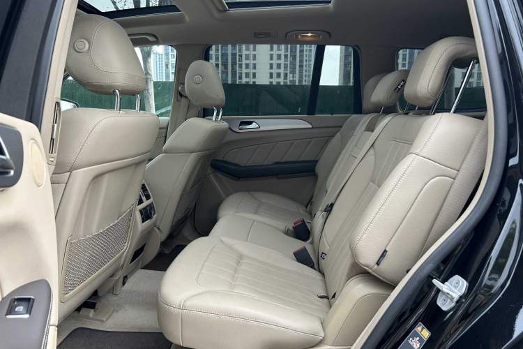 Used Mercedes-Benz GL-Class 2015 GL 400 4MATIC Dynamic Model Interior 7