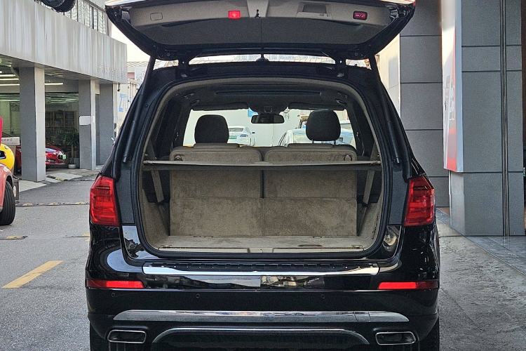 Used Mercedes-Benz GL-Class 2015 GL 400 4MATIC Dynamic Model Interior 7