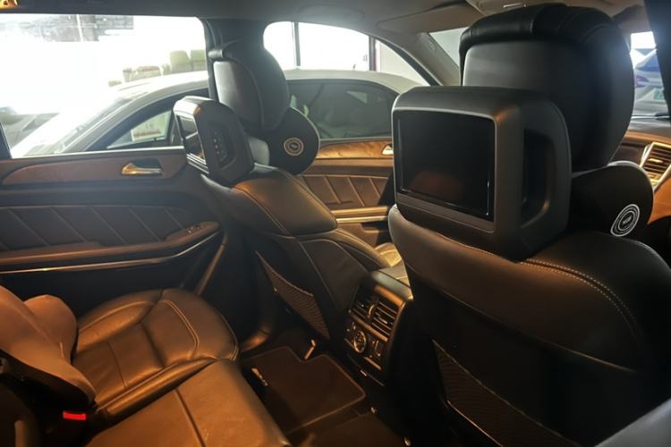 Used Mercedes-Benz GL-Class 2015 GL 500 4MATIC Interior 8