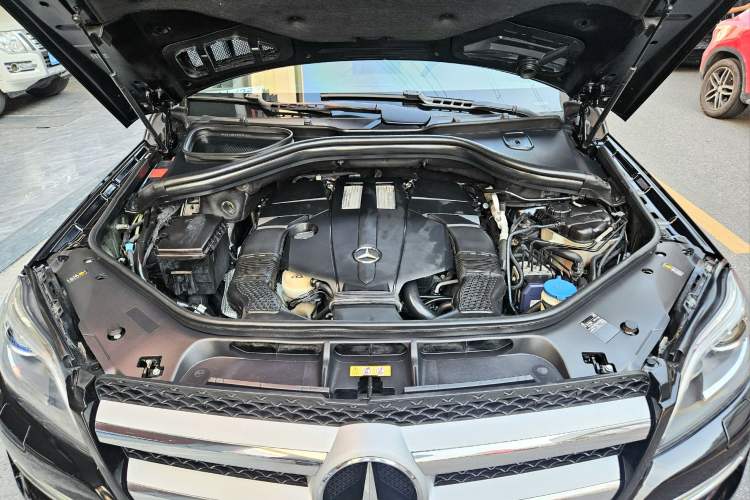 Used Mercedes-Benz GL-Class 2015 GL 400 4MATIC Dynamic Model Interior 8