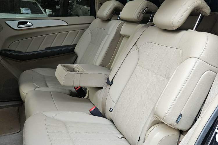Used Mercedes-Benz GL-Class 2015 GL 400 4MATIC Dynamic Model Interior 9