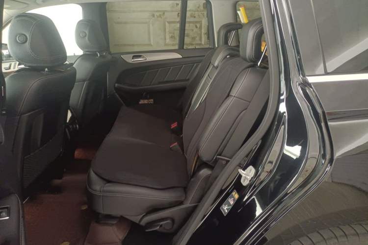 Used Mercedes-Benz GL-Class 2015 GL 400 4MATIC Dynamic Model Left Rear Seat