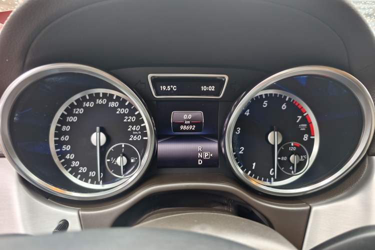 Used Mercedes-Benz GL-Class 2015 GL 400 4MATIC Dynamic Model Odometer Close Up