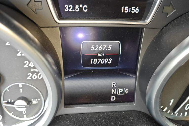 Used Mercedes-Benz GL-Class  Odometer Close Up