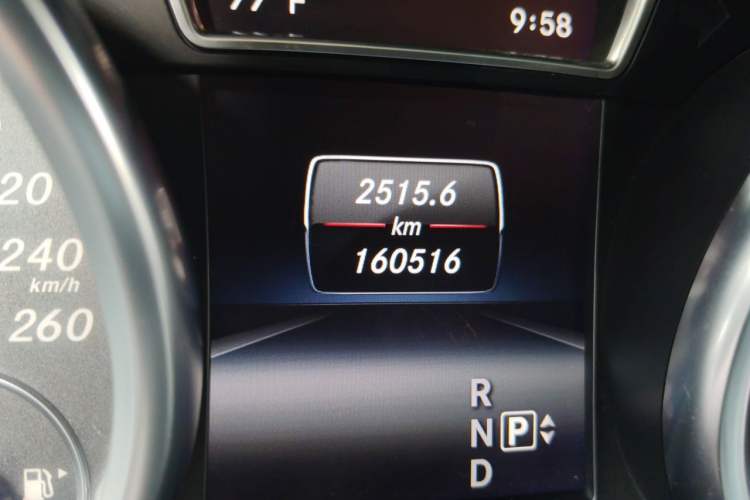 Used Mercedes-Benz GL-Class 2015 GL 400 4MATIC Luxury Model Odometer Close Up