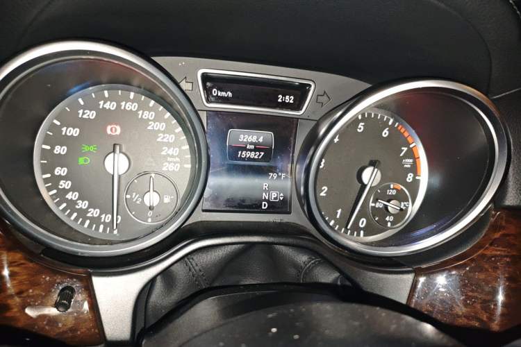 Used Mercedes-Benz GL-Class  Odometer Close Up
