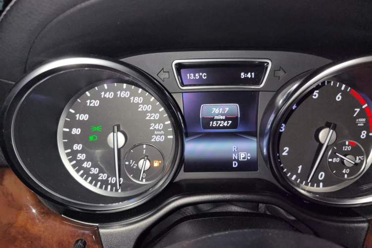 Used Mercedes-Benz GL-Class  Odometer Close Up