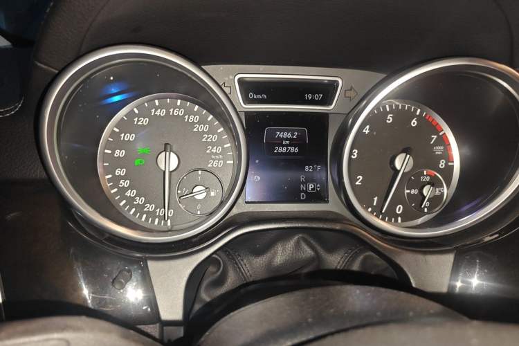 Used Mercedes-Benz GL-Class  Odometer Close Up