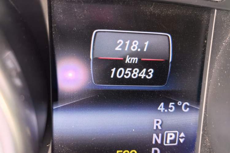 Used Mercedes-Benz GL-Class 2015 GL 500 4MATIC Odometer Close Up