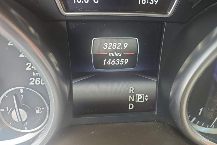 Used Mercedes-Benz GL-Class  Odometer Close Up