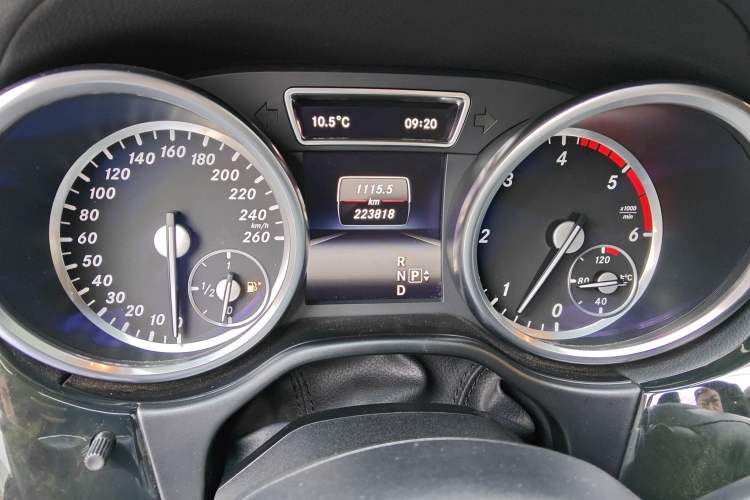 Used Mercedes-Benz GL-Class  Odometer Close Up