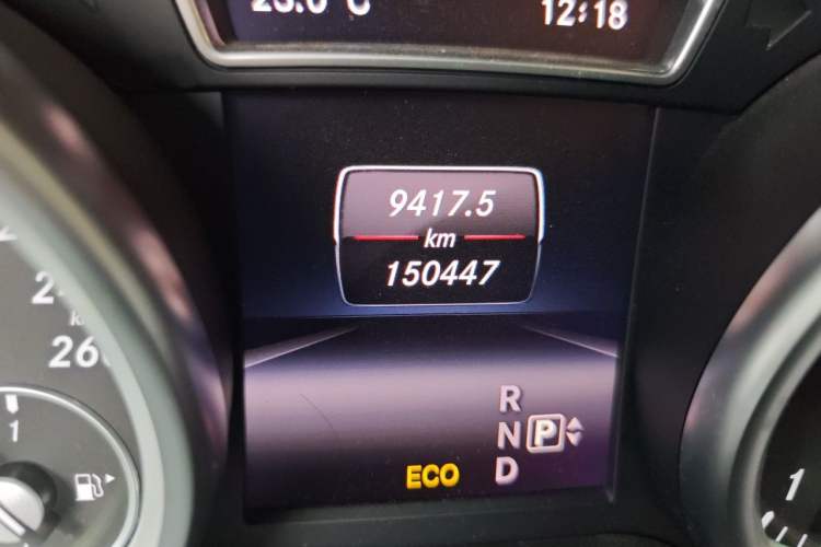 Used Mercedes-Benz GL-Class 2015 GL 400 4MATIC Dynamic Model Odometer Close Up