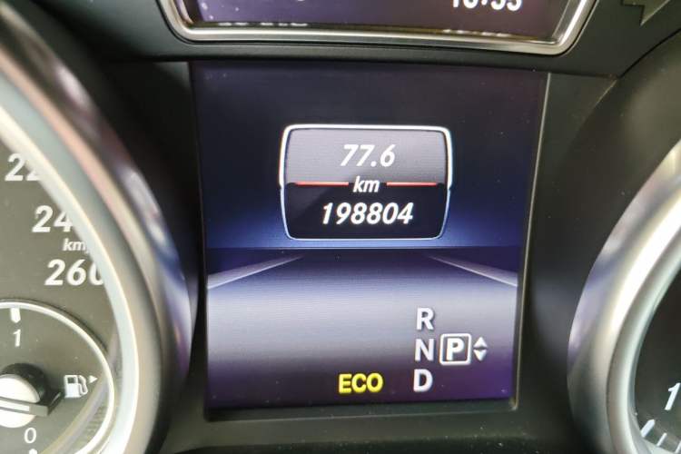 Used Mercedes-Benz GL-Class 2015 GL 500 4MATIC Odometer Close Up