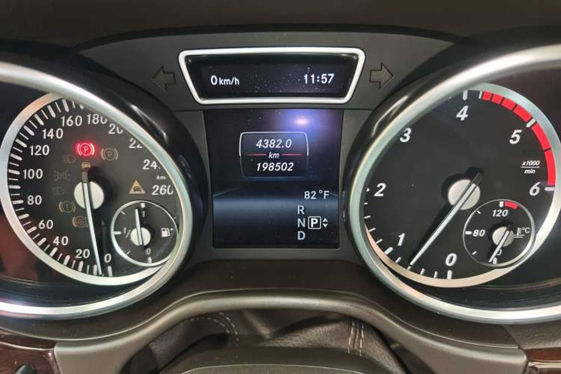 Used Mercedes-Benz GL-Class  Odometer Close Up