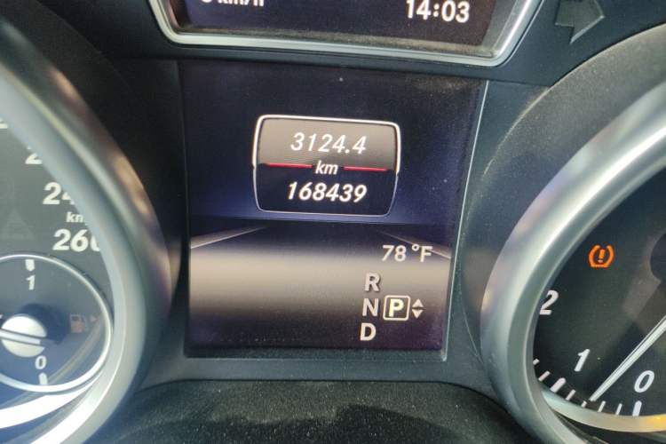 Used Mercedes-Benz GL-Class  Odometer Close Up