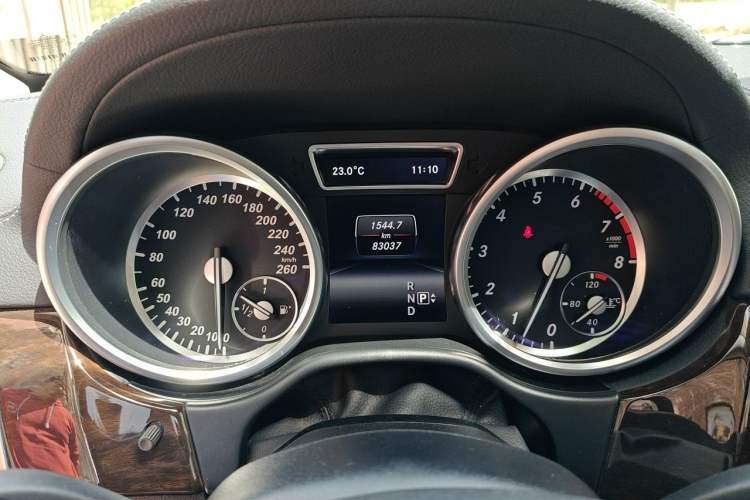 Used Mercedes-Benz GL-Class  Odometer Close Up