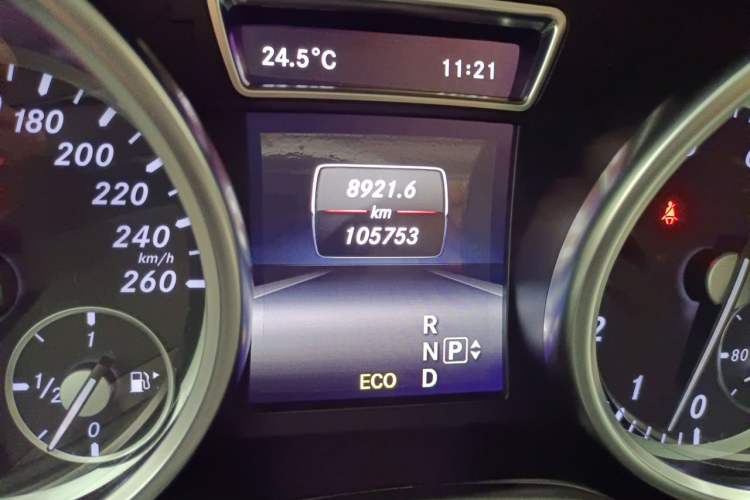 Used Mercedes-Benz GL-Class 2015 GL 400 4MATIC Dynamic Model Odometer Close Up