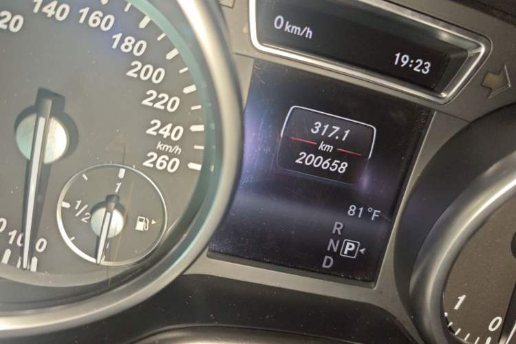 Used Mercedes-Benz GL-Class  Odometer Close Up