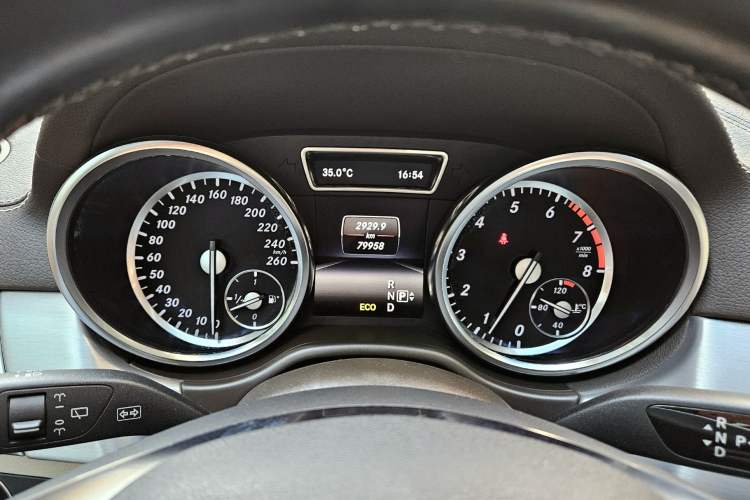 Used Mercedes-Benz GL-Class 2015 GL 400 4MATIC Dynamic Model Odometer Close Up