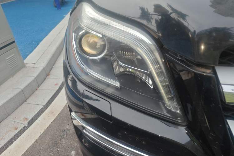Used Mercedes-Benz GL-Class  Right Front Headlight