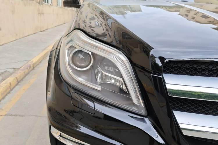 Used Mercedes-Benz GL-Class 2015 GL 500 4MATIC Right Front Headlight