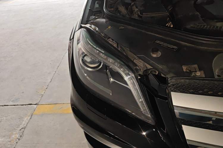Used Mercedes-Benz GL-Class  Right Front Headlight