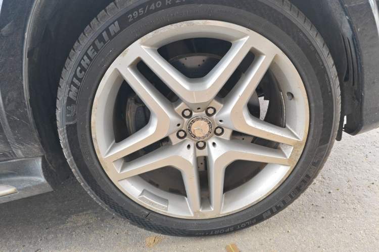 Used Mercedes-Benz GL-Class  Right Front Wheel Hub