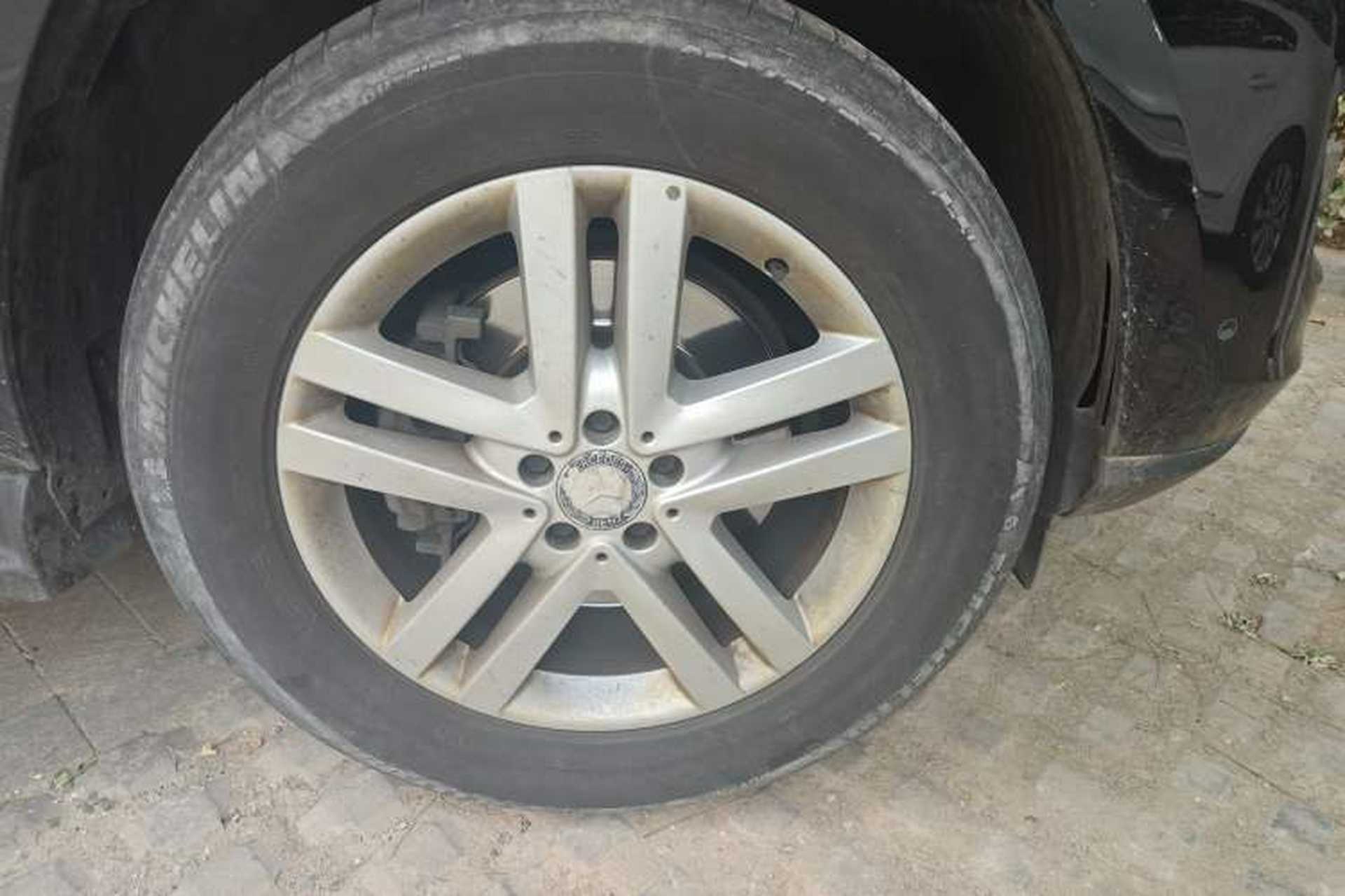 Used Mercedes-Benz GL-Class 2015 GL 400 4MATIC Dynamic Model Right Front Wheel Hub
