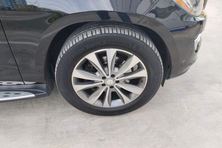 Used Mercedes-Benz GL-Class 2015 GL 400 4MATIC Luxury Model Right Front Wheel Hub