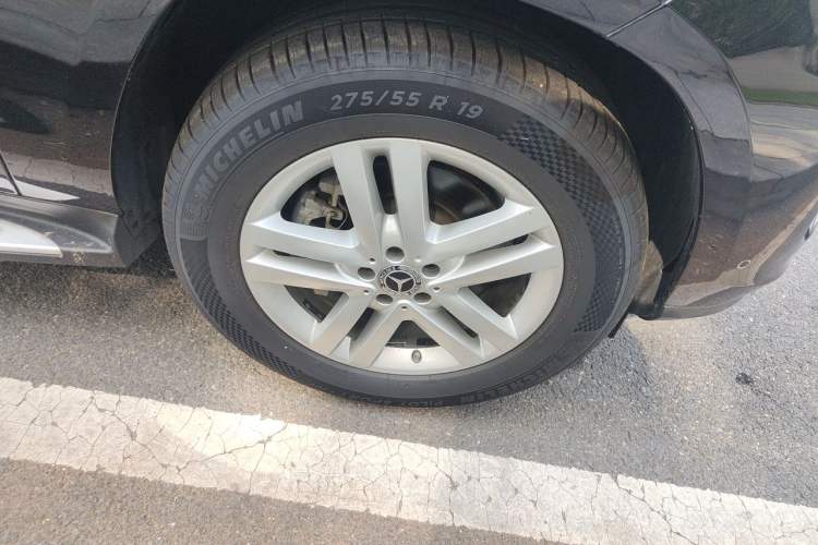 Used Mercedes-Benz GL-Class  Right Front Wheel Hub