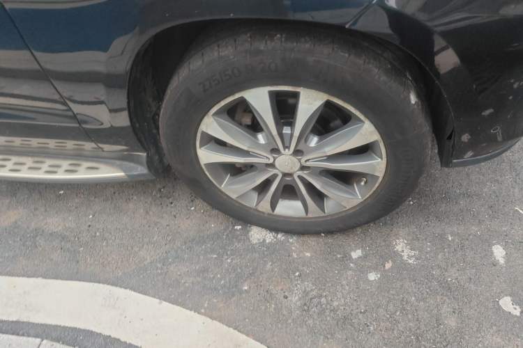Used Mercedes-Benz GL-Class  Right Front Wheel Hub