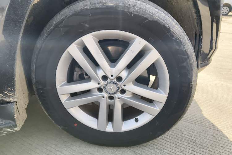 Used Mercedes-Benz GL-Class 2015 GL 400 4MATIC Dynamic Model Right Front Wheel Hub