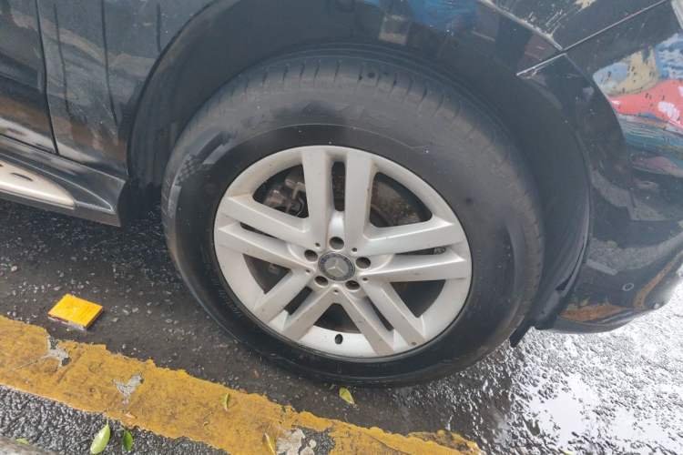 Used Mercedes-Benz GL-Class 2015 GL 400 4MATIC Dynamic Model Right Front Wheel Hub