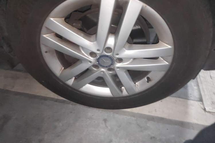Used Mercedes-Benz GL-Class 2015 GL 400 4MATIC Dynamic Model Right Front Wheel Hub