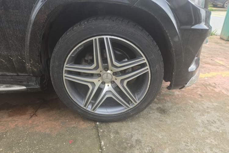 Used Mercedes-Benz GL-Class  Right Front Wheel Hub