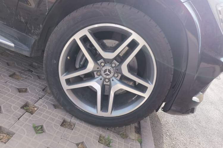 Used Mercedes-Benz GL-Class 2015 GL 500 4MATIC Right Front Wheel Hub
