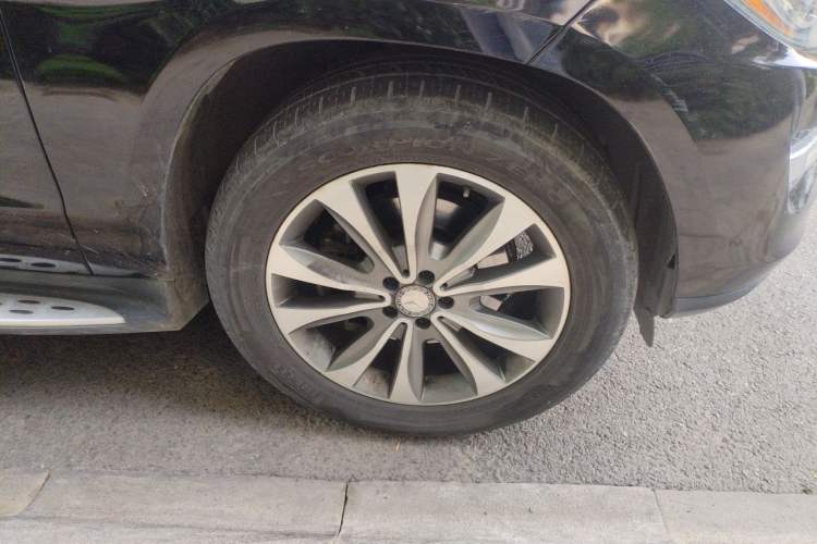 Used Mercedes-Benz GL-Class  Right Front Wheel Hub
