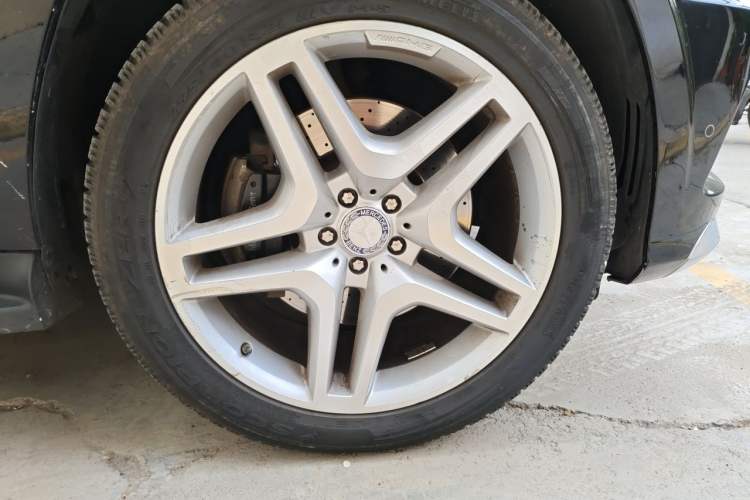 Used Mercedes-Benz GL-Class 2015 GL 500 4MATIC Right Front Wheel Hub