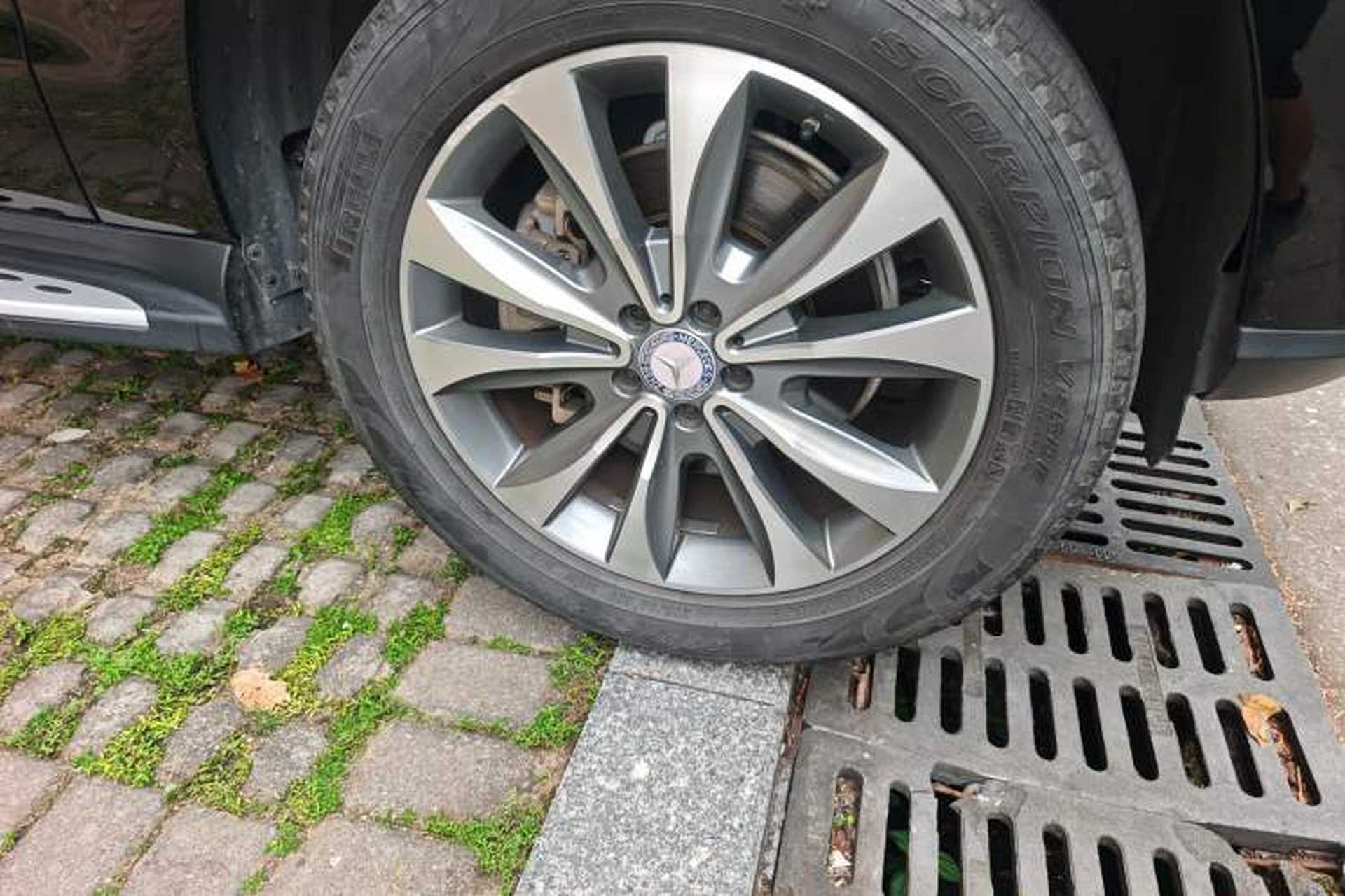 Used Mercedes-Benz GL-Class  Right Front Wheel Hub