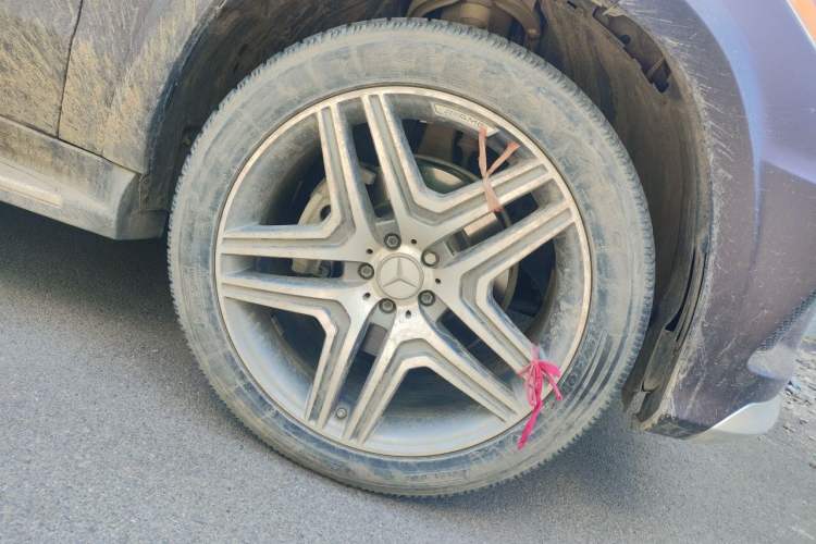 Used Mercedes-Benz GL-Class  Right Front Wheel Hub