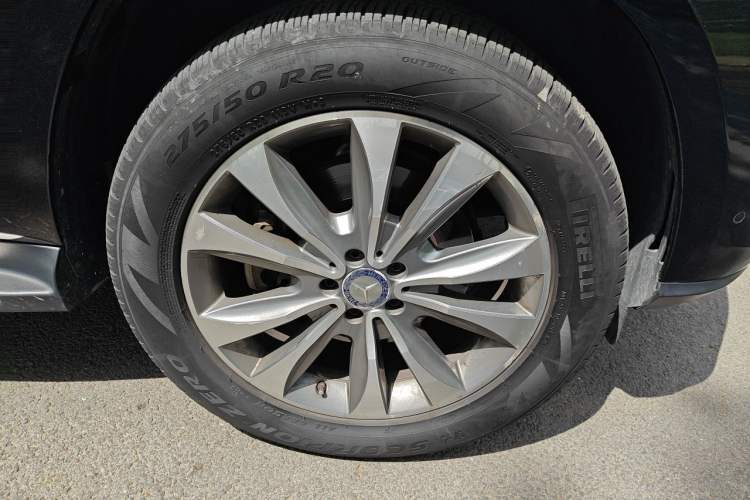 Used Mercedes-Benz GL-Class  Right Front Wheel Hub
