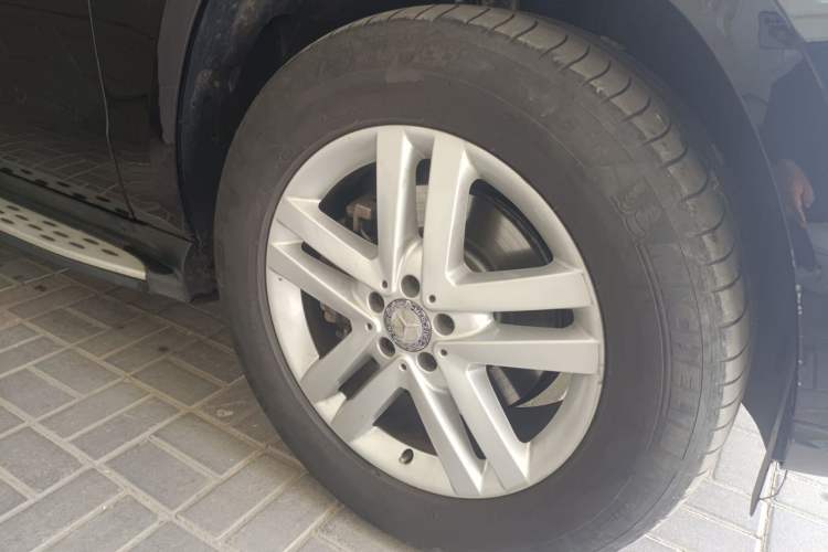 Used Mercedes-Benz GL-Class 2015 GL 400 4MATIC Dynamic Model Right Front Wheel Hub