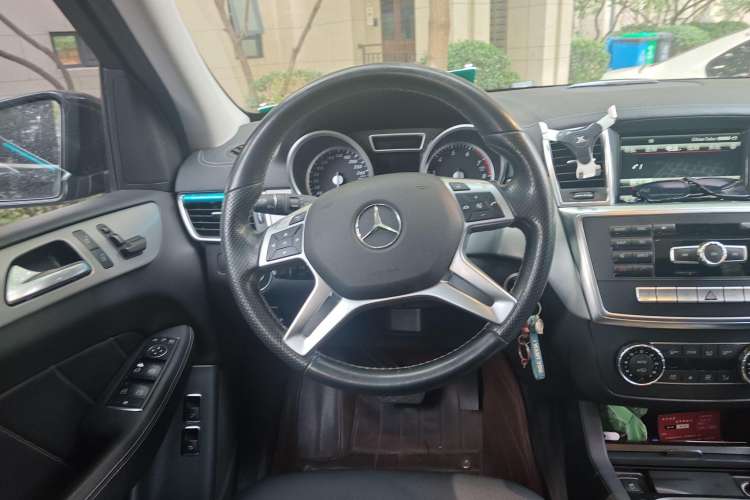 Used Mercedes-Benz GL-Class 2015 GL 400 4MATIC Dynamic Model Steering Wheel
