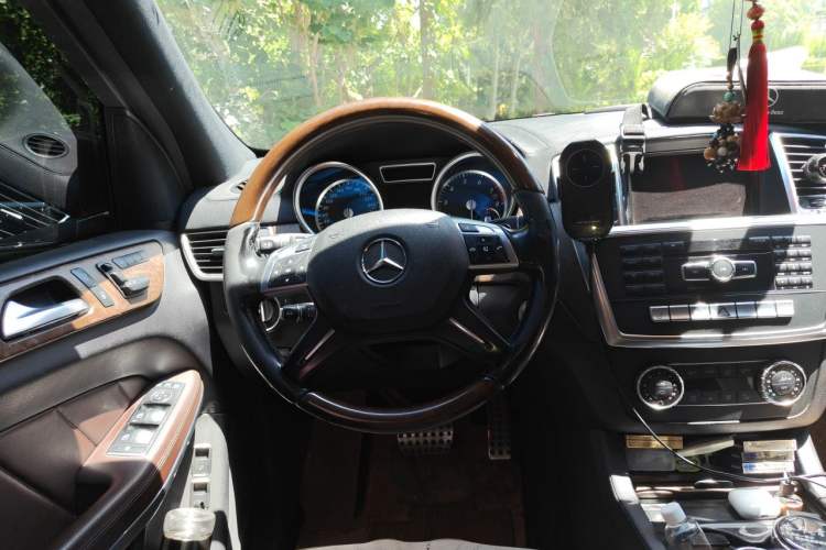 Used Mercedes-Benz GL-Class 2015 GL 500 4MATIC Steering Wheel