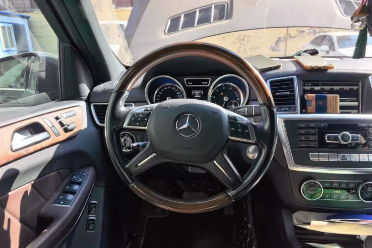 Used Mercedes-Benz GL-Class 2015 GL 500 4MATIC Steering Wheel