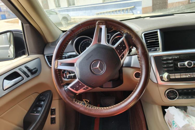 Used Mercedes-Benz GL-Class 2015 GL 400 4MATIC Dynamic Model Steering Wheel