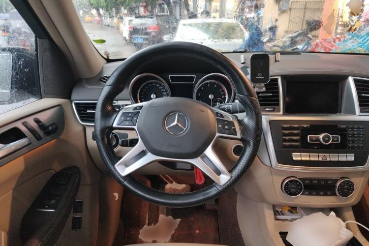 Used Mercedes-Benz GL-Class 2015 GL 400 4MATIC Dynamic Model Steering Wheel