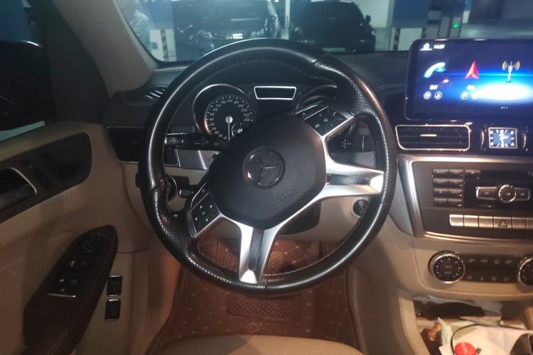 Used Mercedes-Benz GL-Class 2015 GL 400 4MATIC Dynamic Model Steering Wheel