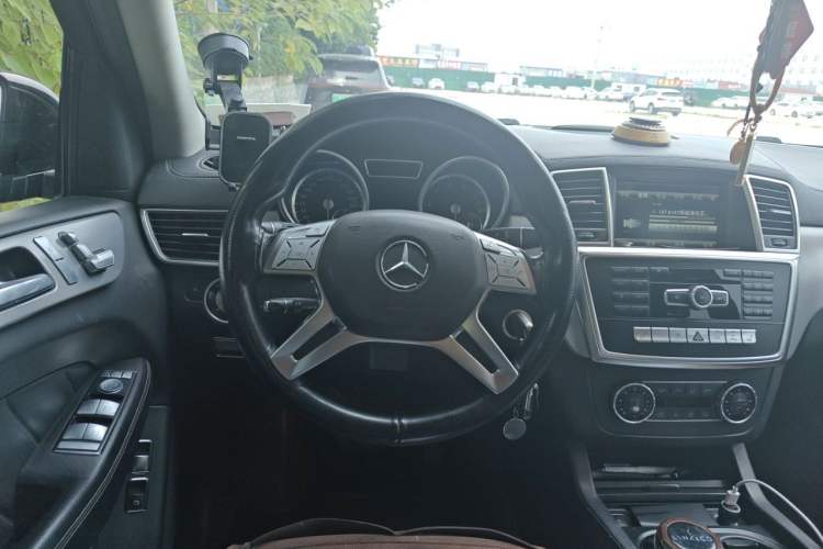 Used Mercedes-Benz GL-Class 2015 GL 400 4MATIC Dynamic Model Steering Wheel