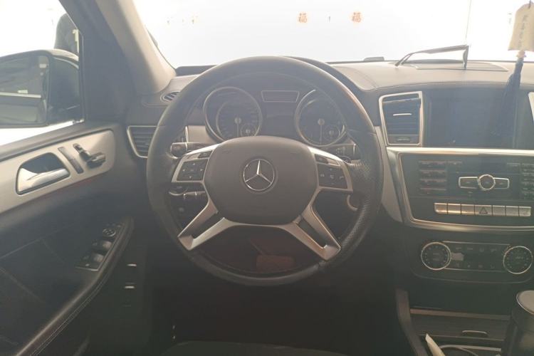 Used Mercedes-Benz GL-Class 2015 GL 400 4MATIC Dynamic Model Steering Wheel
